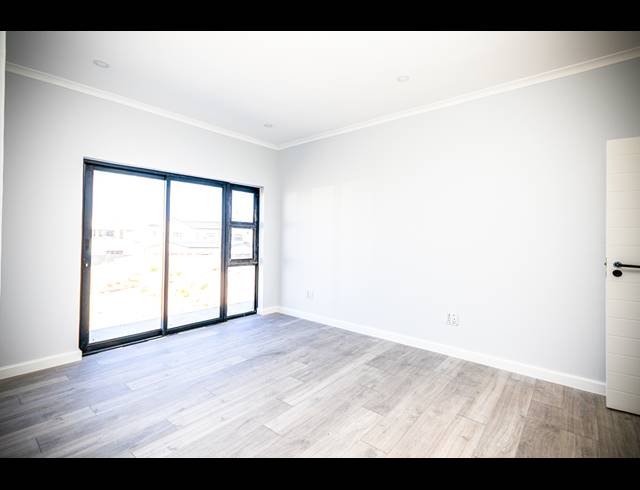 4 BEDROOM FREEHOLD FOR SALE IN SANDOWN